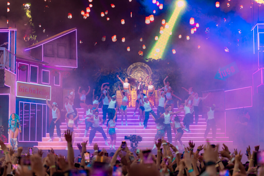 cochella concert dancers ndio desert 1024x683